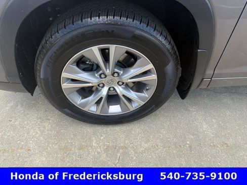 Used 2015 Toyota Highlander XLE AWD/4WD image 10