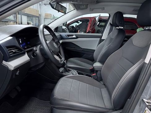 Used 2022 Volkswagen Taos SE w/ Panoramic Sunroof Package AWD/4WD image 18