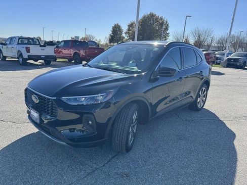 Certified 2025 Ford Escape Platinum w/ Premium Technology Package image 3