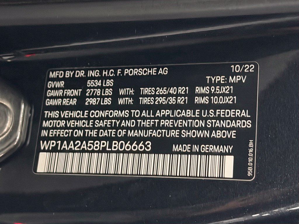 Used 2023 Porsche Macan AWD/4WD image 28
