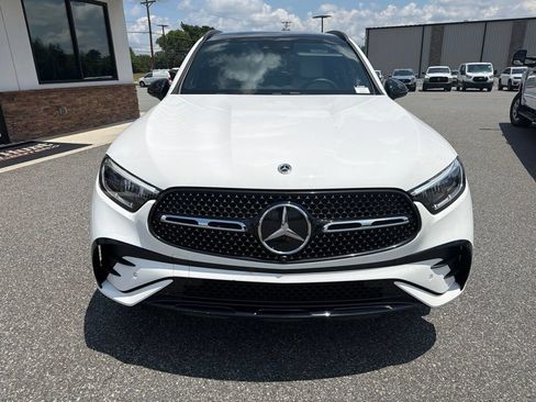 Used 2025 Mercedes-Benz GLC 300 4MATIC image 11