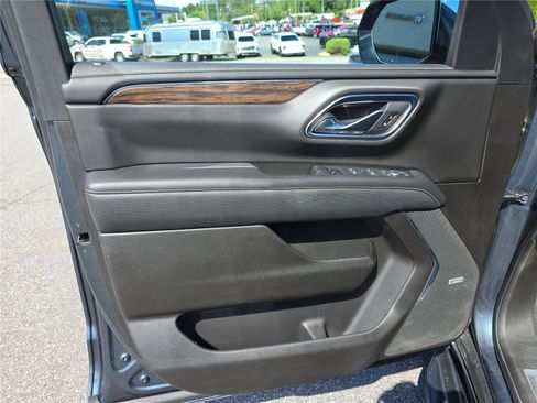 Used 2021 Chevrolet Suburban Premier w/ Premium Package AWD/4WD image 18