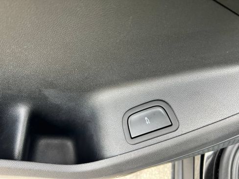 Used 2025 Chevrolet Traverse LT FWD image 8