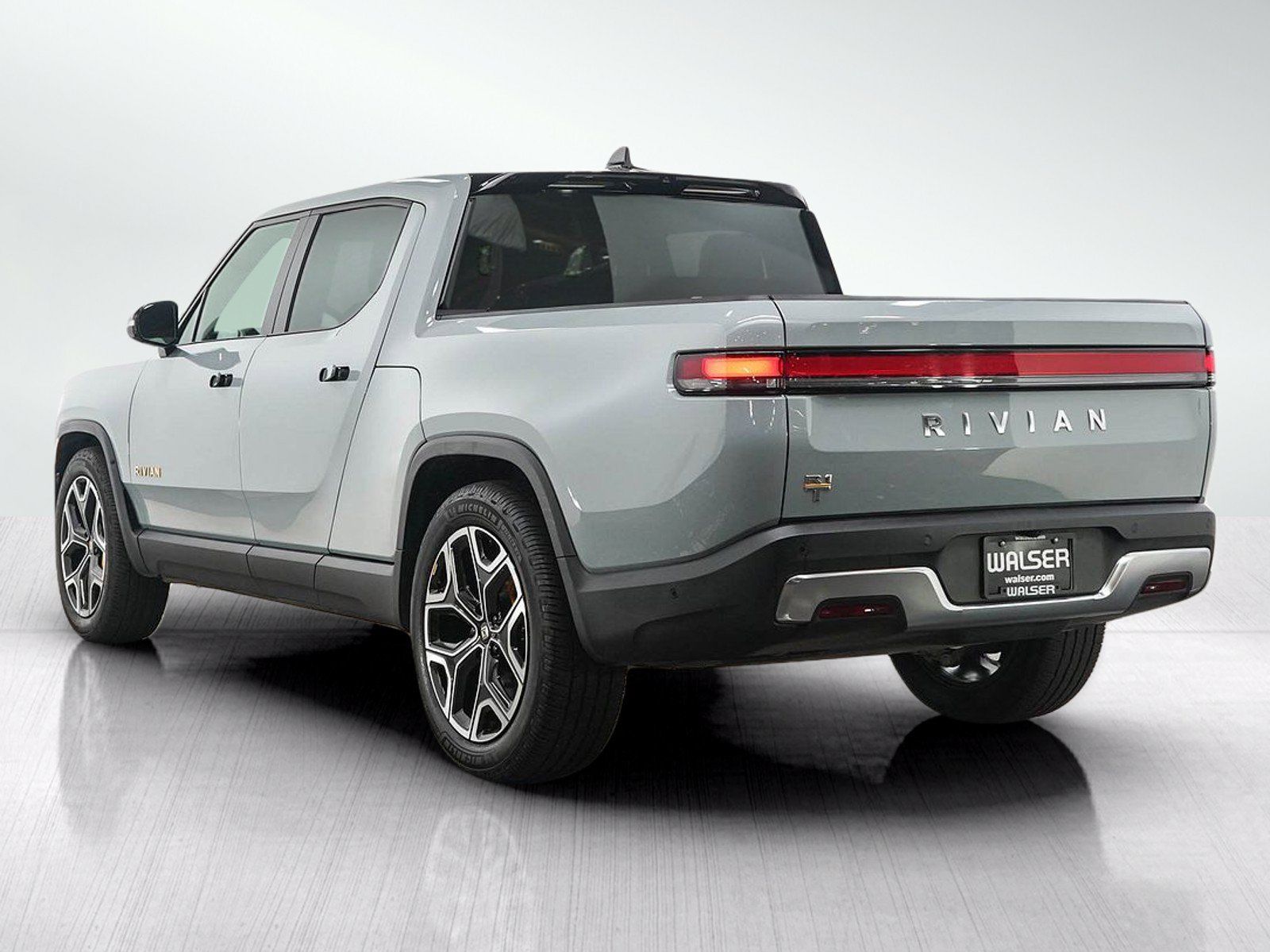 Used 2022 Rivian R1T Adventure AWD/4WD image 3