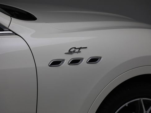 Certified 2022 Maserati Levante GT image 26