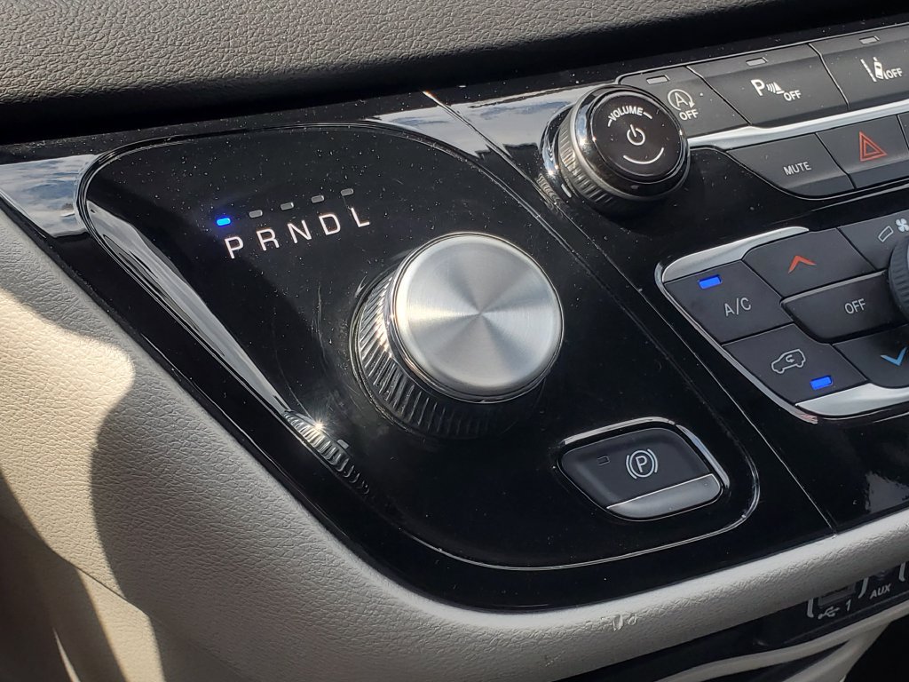 Used 2024 Chrysler Pacifica Touring-L FWD image 23
