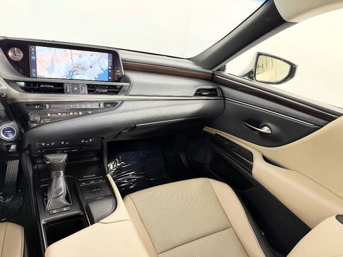 Used 2019 Lexus ES 300h w/ Premium Package FWD image 54
