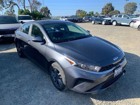 Used 2023 Kia Forte LXS FWD image 4