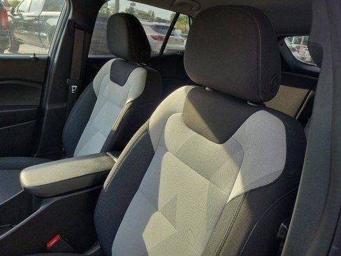 Used 2024 Chevrolet Trax LS FWD image 17