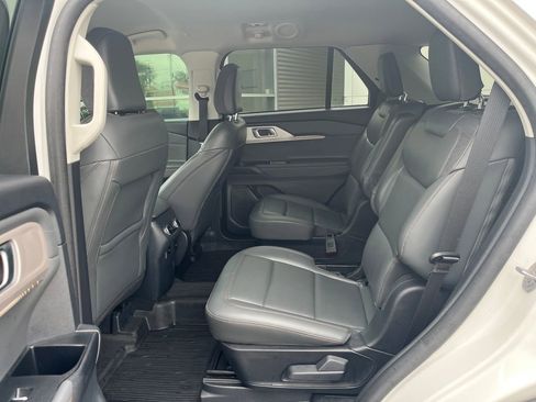 Used 2025 Ford Explorer Active w/ Active Comfort Package RWD image 12