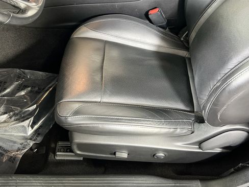 Used 2022 Dodge Challenger SXT w/ Plus Package image 18