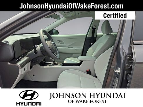 Certified 2025 Hyundai Kona SE FWD image 11
