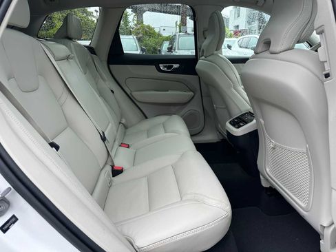 Used 2023 Volvo XC60 B6 Ultimate w/ Protection Package Premier AWD/4WD image 12