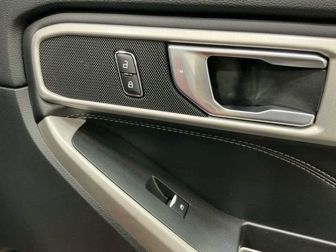 Used 2022 Ford Explorer XLT w/ Equipment Group 202A image 34