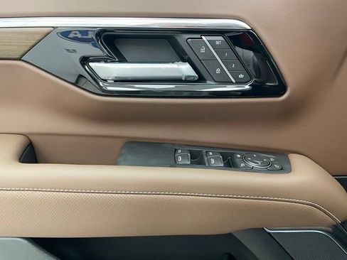 New 2026 Chevrolet Suburban High Country AWD/4WD image 10