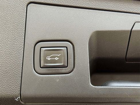 Used 2021 Cadillac XT4 Sport w/ Cold Weather Package image 18