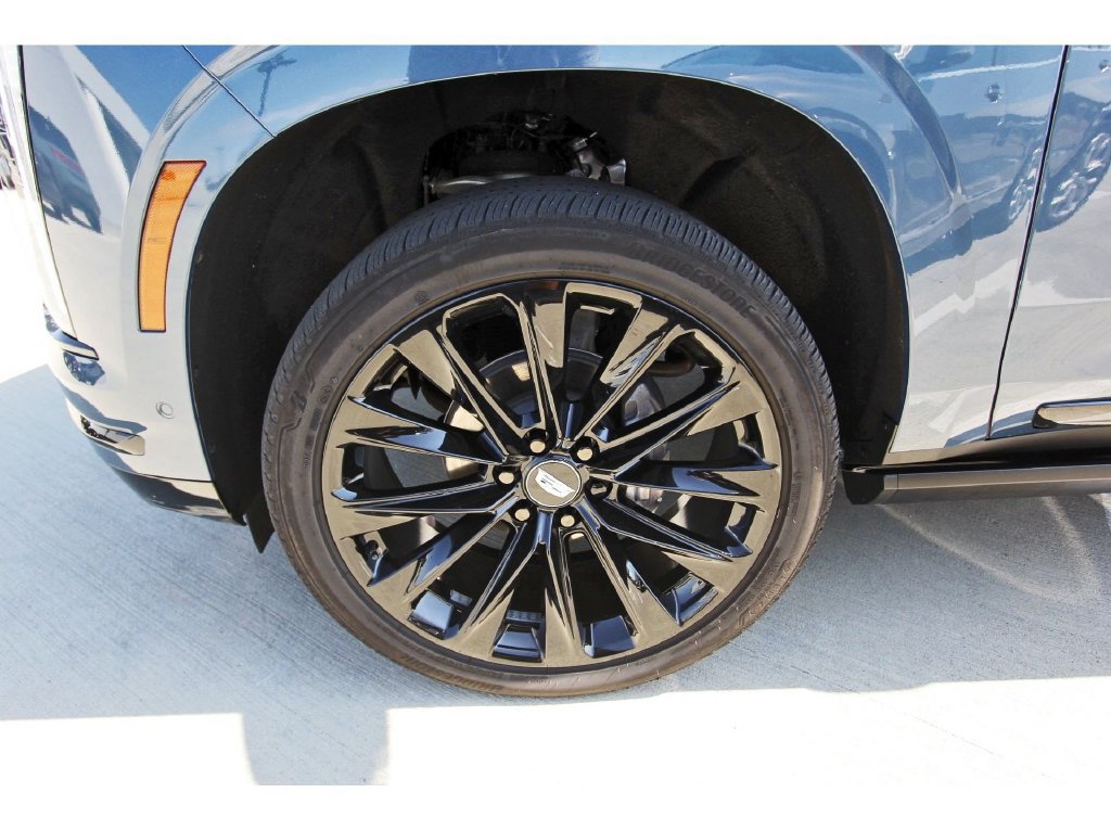 Certified 2026 Cadillac Escalade Platinum Sport w/ LPO, ONYX Package AWD/4WD image 32