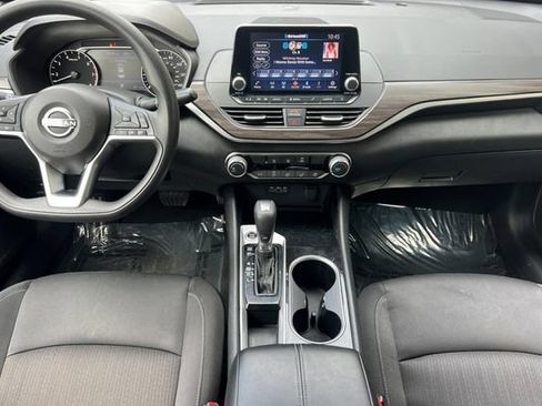 Used 2024 Nissan Altima 2.5 SV FWD image 16