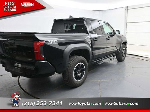 Used 2025 Toyota Tacoma TRD Off-Road AWD/4WD image 17