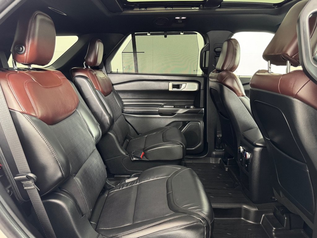 Used 2020 Ford Explorer Platinum w/ Premium Technology Package AWD/4WD image 27