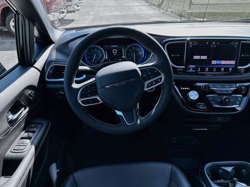 New 2027 Chrysler Pacifica Select FWD image 28