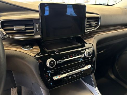 Used 2023 Ford Explorer Limited image 19