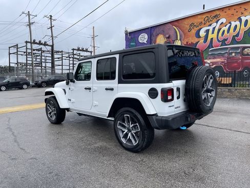 Certified 2024 Jeep Wrangler Unlimited AWD/4WD image 3