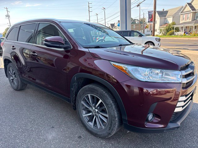 Used 2019 Toyota Highlander XLE AWD/4WD image 4