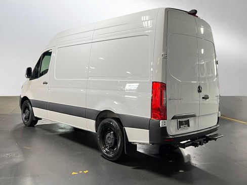 Used 2025 Mercedes-Benz Sprinter 2500 image 5