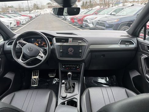 Used 2023 Volkswagen Tiguan SE R-Line image 17