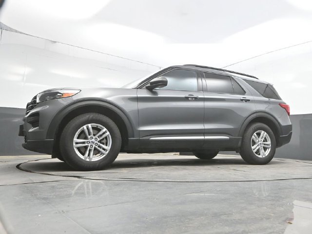 Used 2023 Ford Explorer XLT AWD/4WD image 34