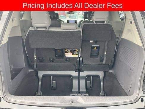Used 2023 Toyota Sienna Limited FWD image 16