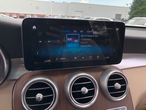 Used 2021 Mercedes-Benz GLC 300 4MATIC w/ Multimedia Package image 21