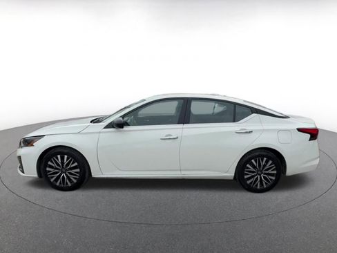 Used 2025 Nissan Altima 2.5 SV image 9