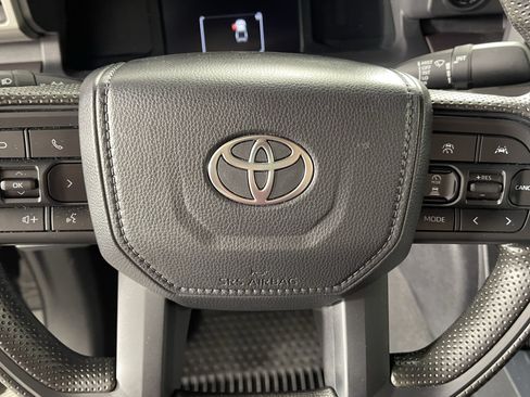 Used 2025 Toyota Tacoma SR5 AWD/4WD image 24