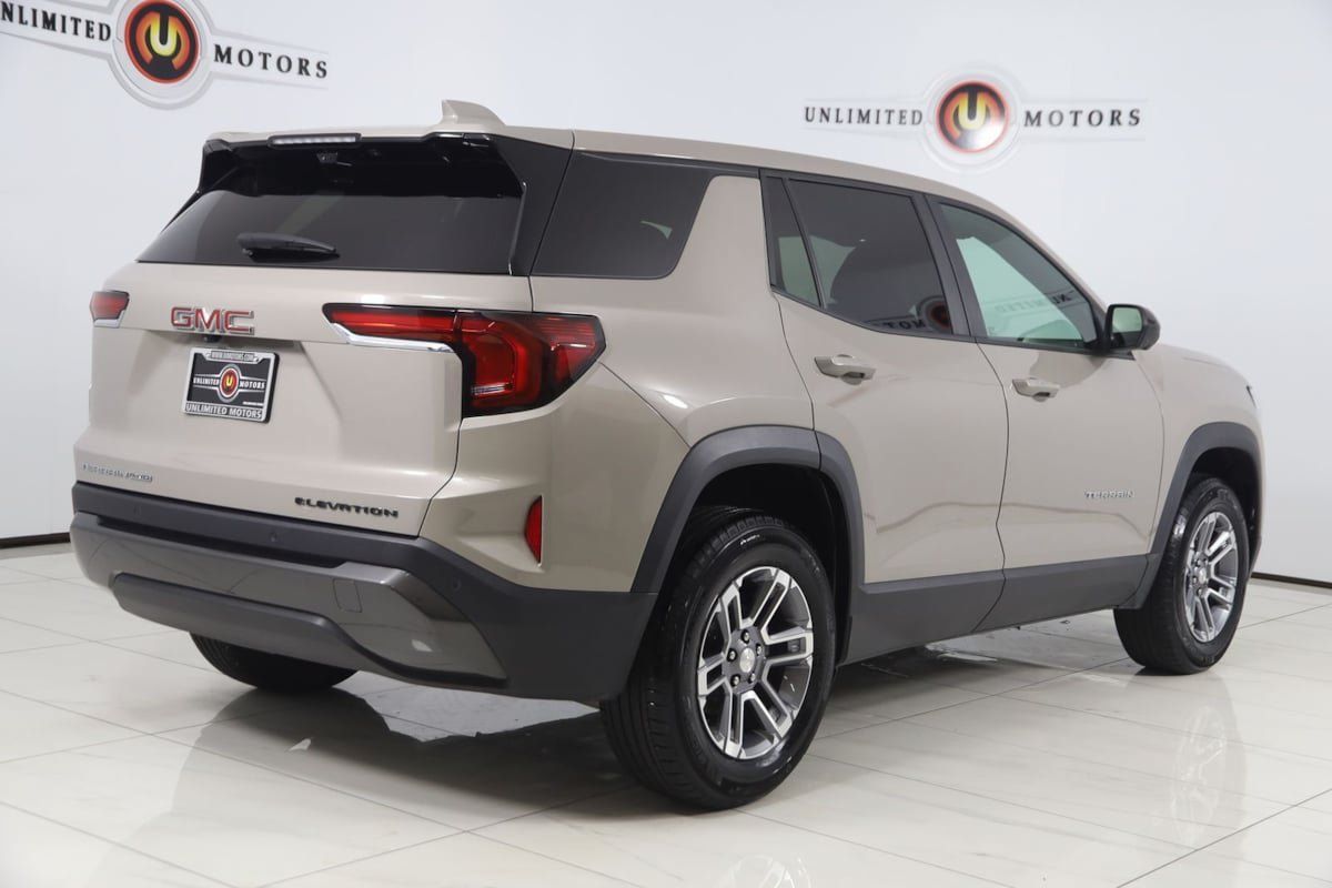 Used 2025 GMC Terrain Elevation w/ Technology Package II AWD/4WD image 3
