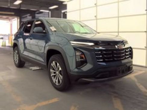 Used 2025 Chevrolet Equinox LT FWD image 3