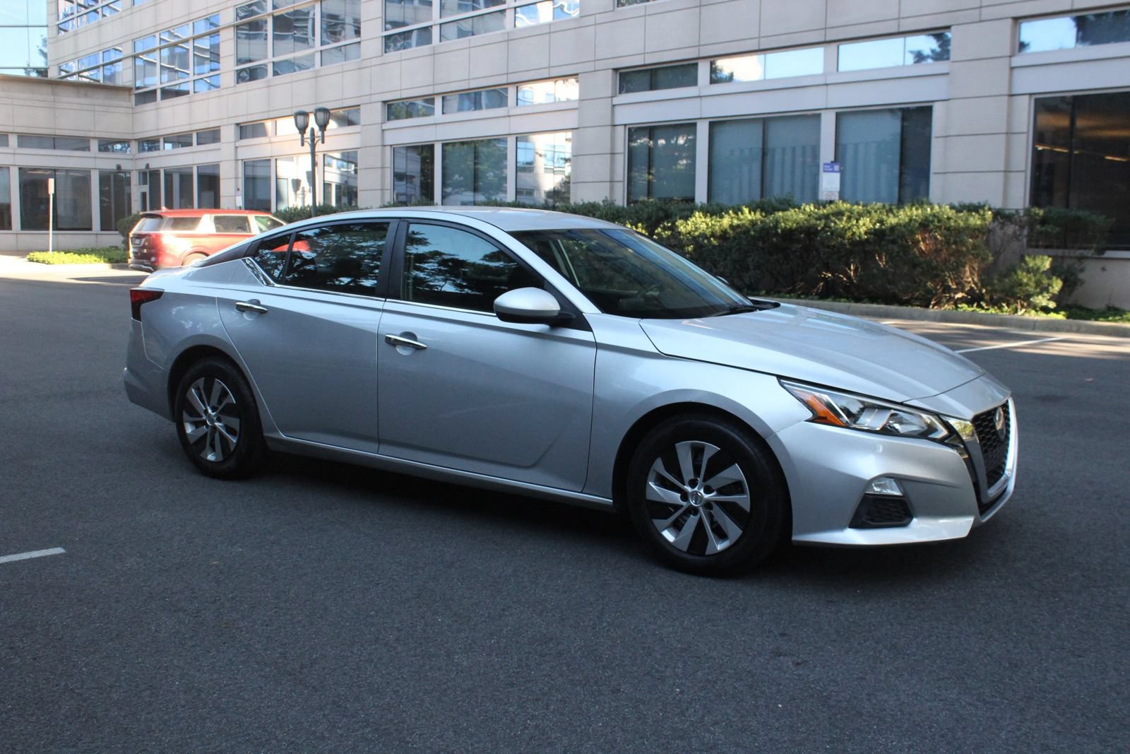 Used 2020 Nissan Altima 2.5 S FWD image 2