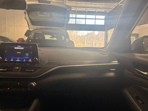 Used 2025 Nissan Altima 2.5 SV image 36
