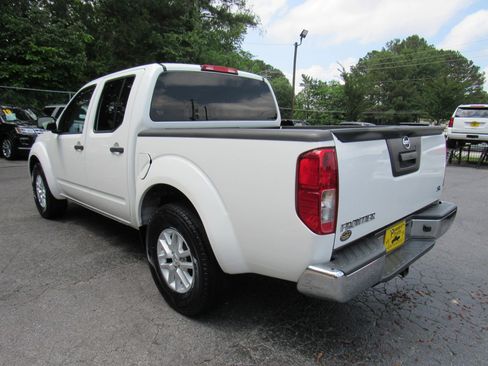 Used 2019 Nissan Frontier SV image 5