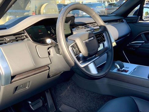New 2025 Land Rover Range Rover SE image 9