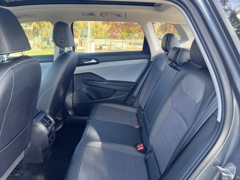 Certified 2022 Volkswagen Taos SE w/ Panoramic Sunroof Package image 30
