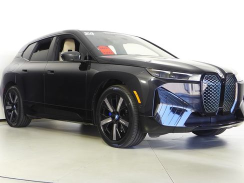 Used 2024 BMW iX xDrive50 w/ Sport Package AWD/4WD image 4