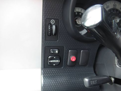 Used 2007 Toyota FJ Cruiser Base 4dr SUV 4WD (4L V6 5A) image 28