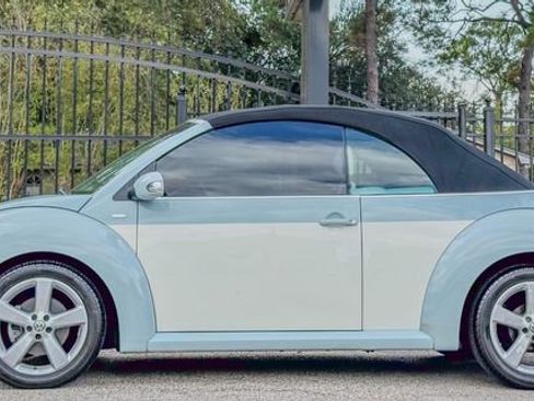 Used 2010 Volkswagen Beetle Final Edition image 4