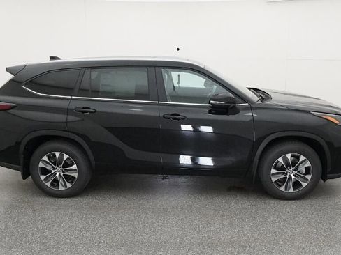 New 2026 Toyota Highlander XLE image 11