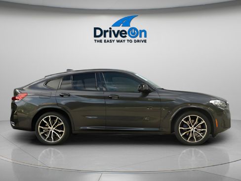 Used 2022 BMW X4 M40i w/ Premium Package image 8