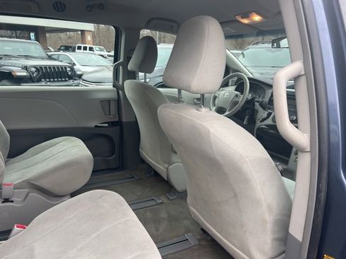 Used 2013 Toyota Sienna L image 16