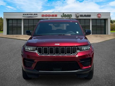 Used 2024 Jeep Grand Cherokee Laredo X w/ Luxury Tech Group I RWD image 11
