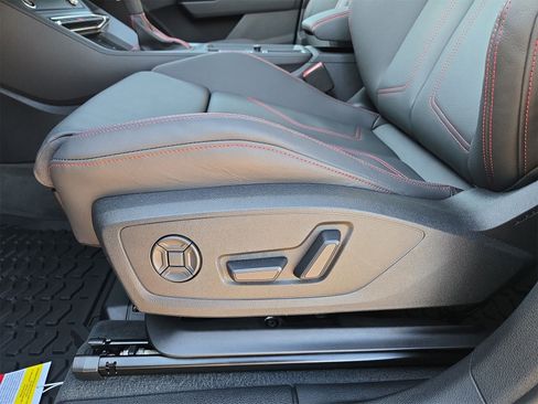 New 2025 Audi Q3 2.0T Premium Plus image 17